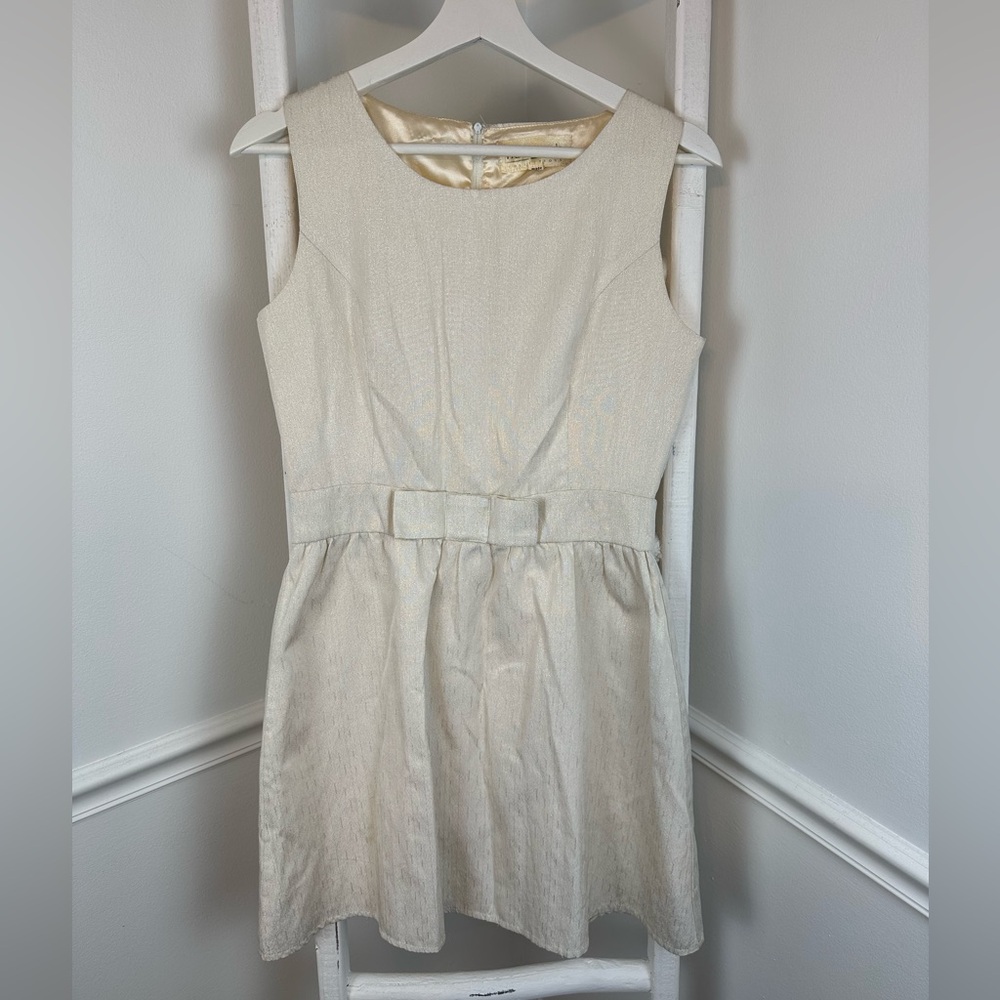 FRANCESCAS Cream & Metallic Gold Sleeveless Dress Bow Waist Accent | Size M